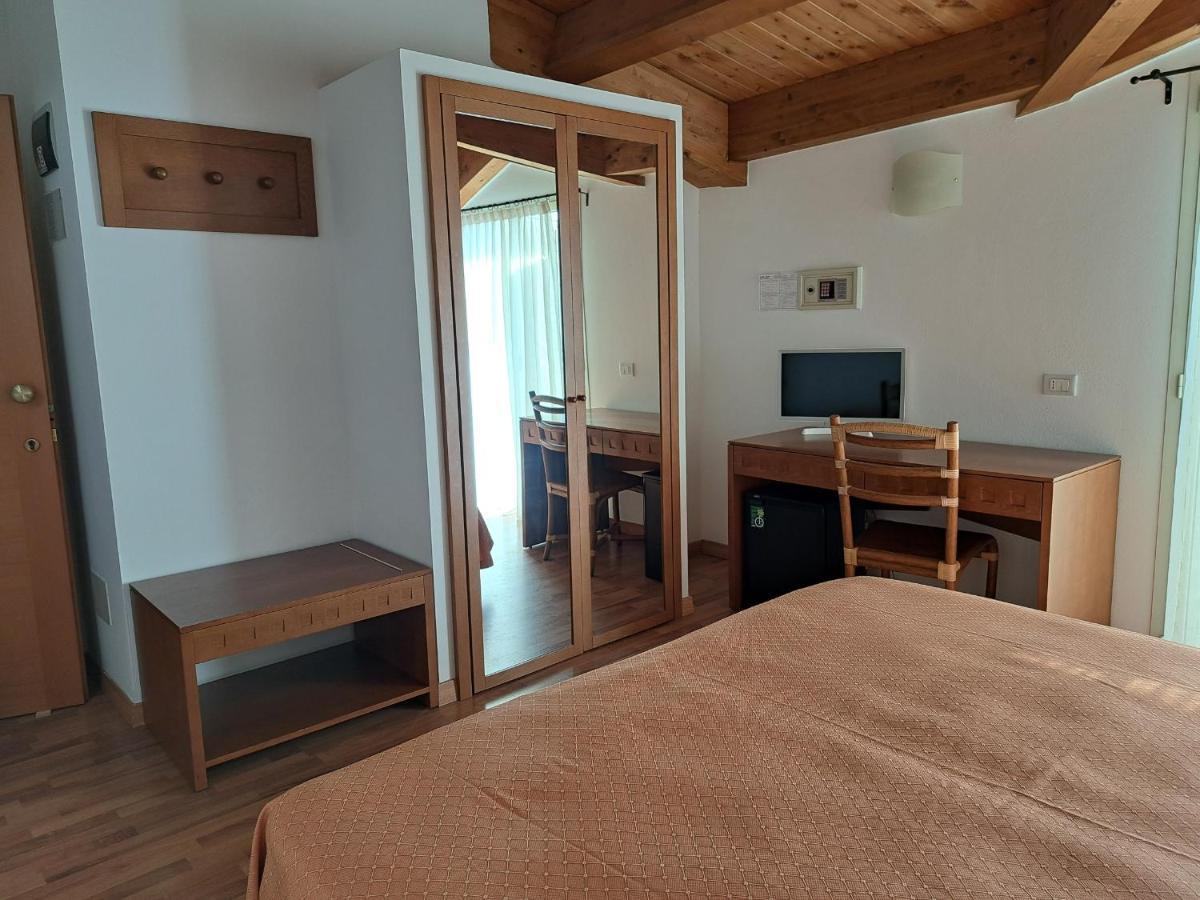 Hotel Escorial 체르비아 외부 사진
