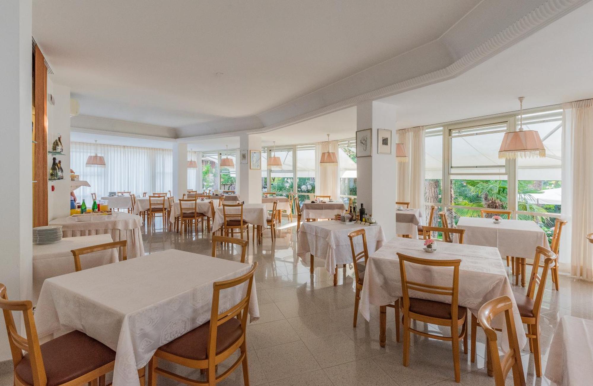 Hotel Escorial 체르비아 외부 사진
