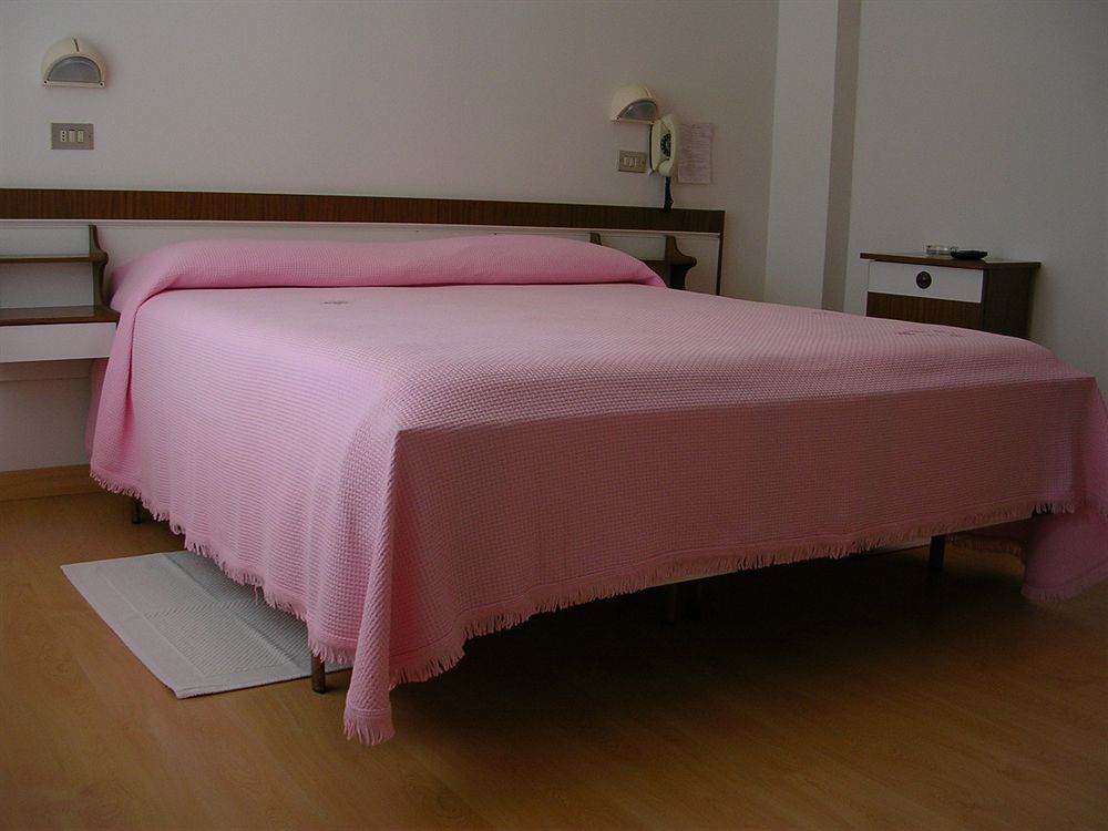 Hotel Escorial 체르비아 외부 사진